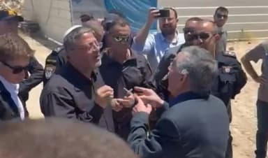  مشادة كلامية بين رئيس بلدية رهط ووزير الأمن القومي بن غفير خلال مداهمة المدينة