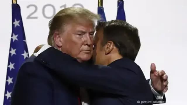 العناق بين الرجال