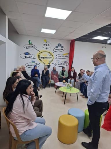 “فنّ التواصل مع أولادنا”.. ورشة تفاعليّة تُلهِم الأهالي في مدرسة أم الغنم الابتدائية