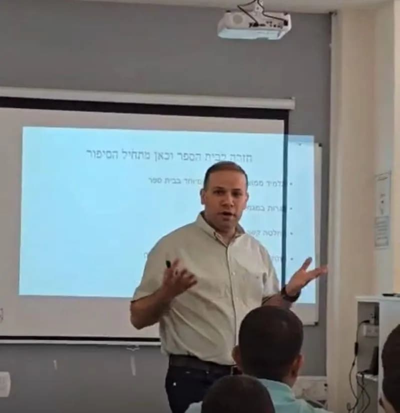 "قصة نجاح".. الدكتور والمحاضر وسام أحمد دراوشة ضيفًا في مدرسة الرازي الإعدادية يروي مسيرته نحو التميّز والتألق