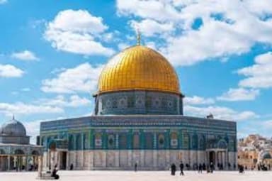 "الفلسطينيون في إسرائيل في قلب العاصفة: بلا ملاجئ وتحت رقابة الصمت"